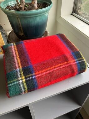NWT Lambswool Throw Blanket by LochCarron of Scotland in Royal Stuart Tartan